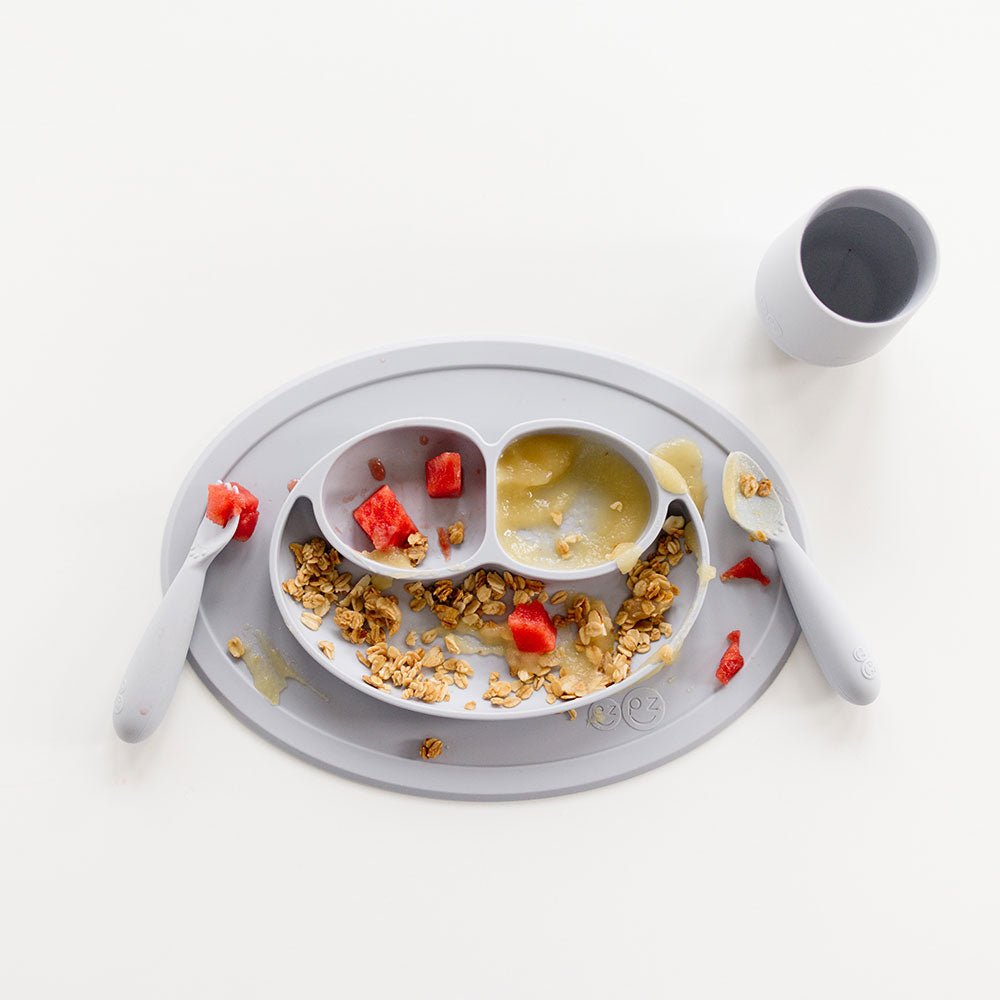 Silikonowy talerzyk z podkładką mały 2w1 Mini Mat, Pastelowa szarość - obrazek 6