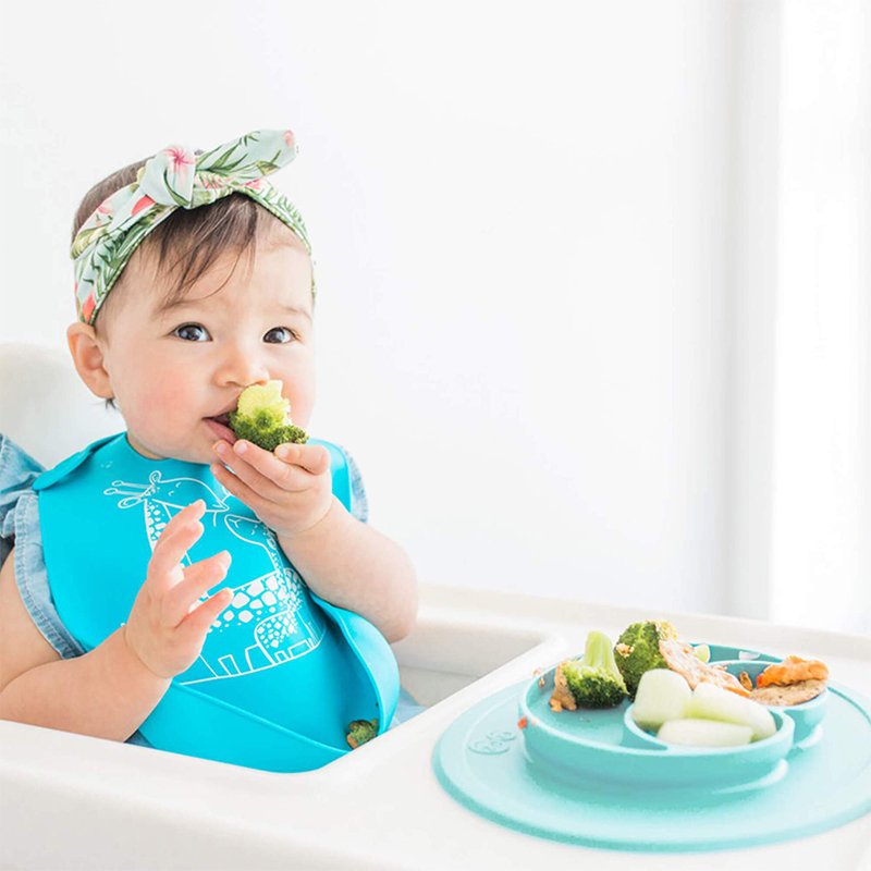 Silikonowy talerzyk z podkładką mały 2w1 Mini Mat, Pastelowy niebieski - obrazek 3