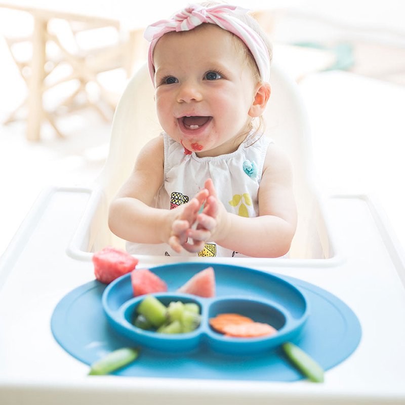 Silikonowy talerzyk z podkładką mały 2w1 Mini Mat, Pastelowy niebieski - obrazek 6